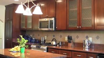 KylskÄp, mikrovÄgsugn, ugn och spishÀll