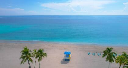 Chic 1BR Condo w/ Partial Ocean View at Costa-CS4