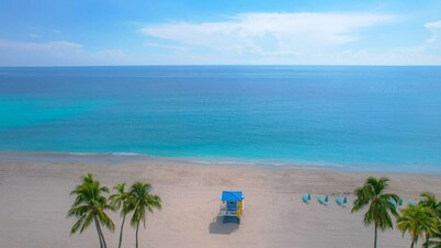 Chic 1BR Condo w/ Partial Ocean View at Costa-CS4