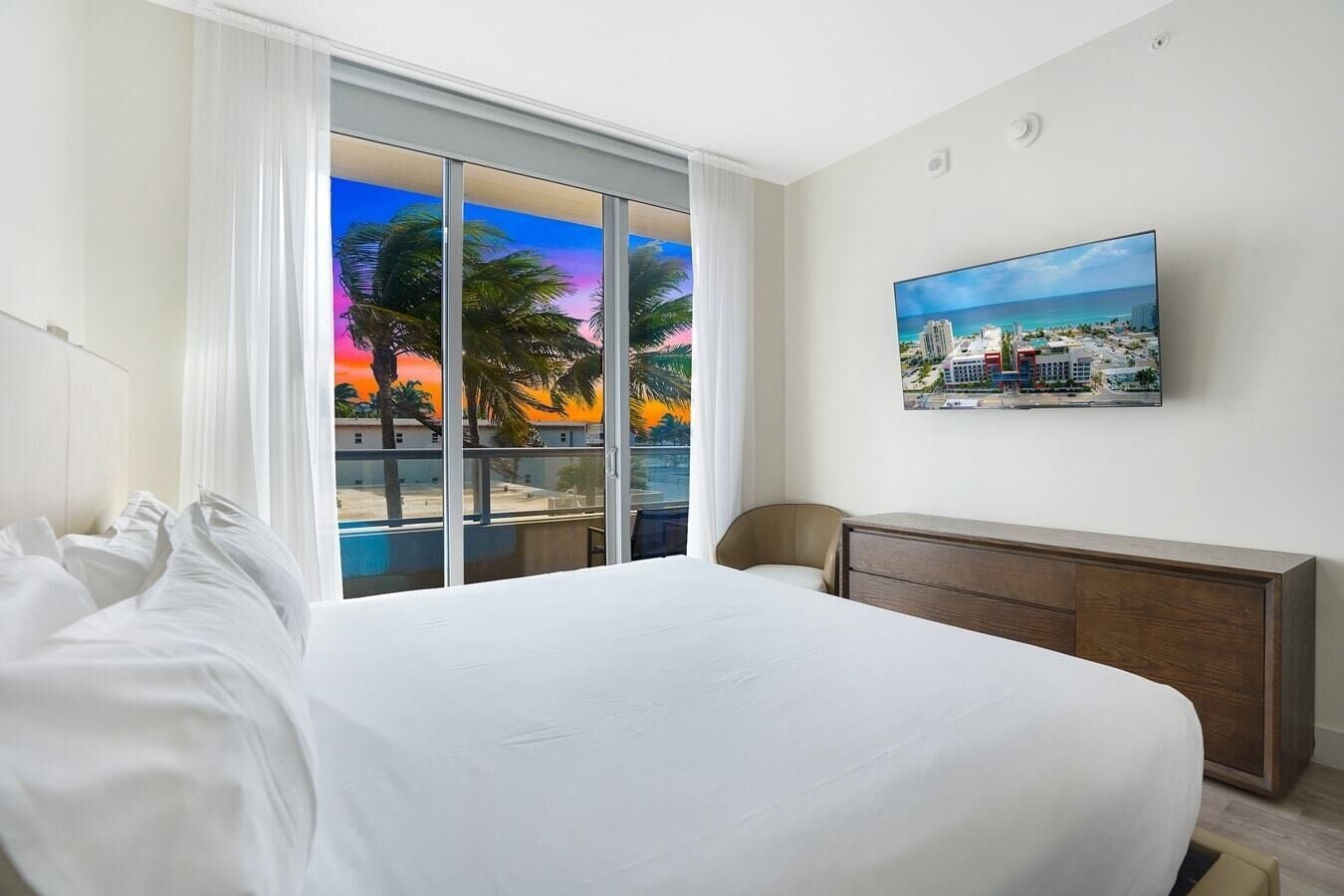 2 bedrooms, desk, iron/ironing board, travel crib