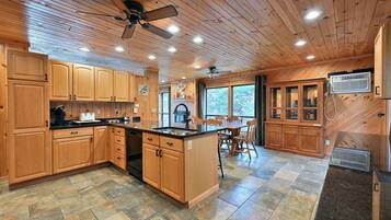 Room, Multiple Beds, Balcony | Private kitchen | Fridge, microwave, oven, stovetop