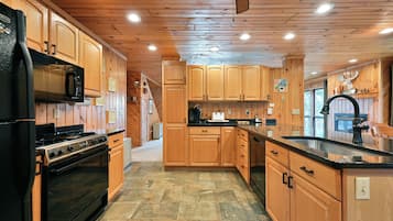 Room, Multiple Beds, Balcony | Private kitchen | Fridge, microwave, oven, stovetop