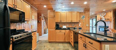 Room, Multiple Beds, Balcony | Private kitchen | Fridge, microwave, oven, stovetop