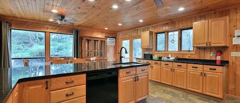 Room, Multiple Beds, Balcony | Private kitchen | Fridge, microwave, oven, stovetop