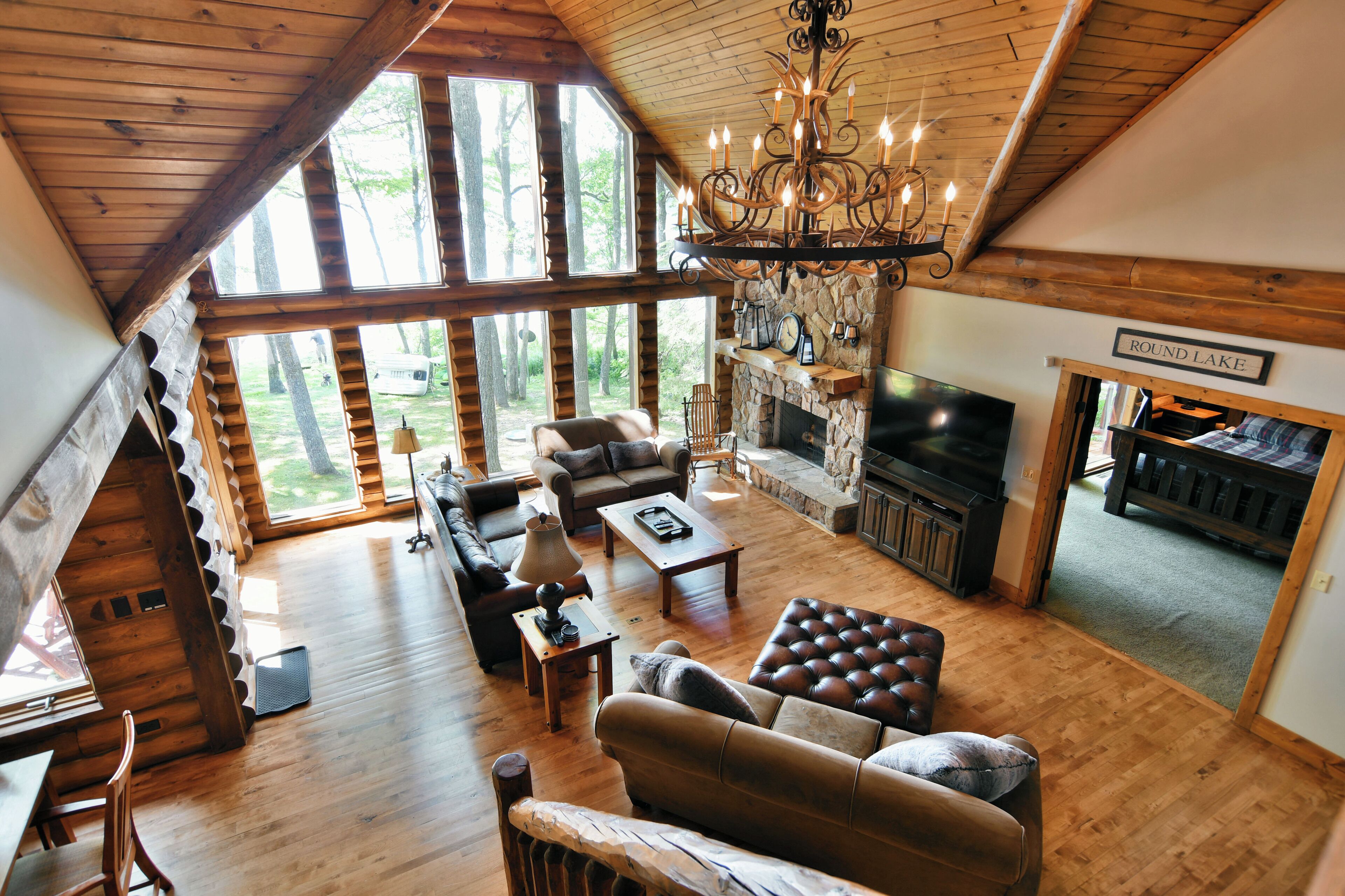 House, Multiple Beds, Patio | Living area | 32-inch TV with cable channels