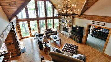 House, Multiple Beds, Patio | Living area | 32-inch TV with cable channels