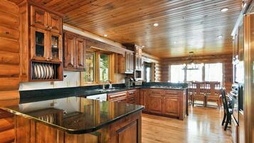 House, Multiple Beds, Patio | Private kitchen | Fridge, microwave, oven, stovetop