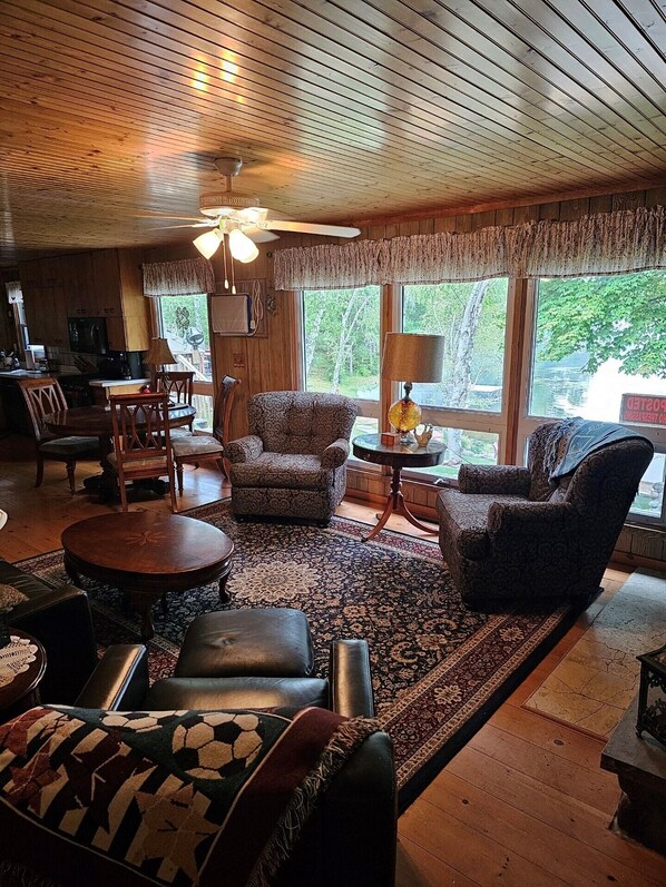 Room, Multiple Beds, Patio | Living area
