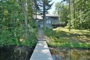 Exterior - Serenity on Lake Owen (Cable)