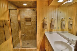 House, Multiple Beds, Patio | Bathroom
