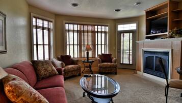 Condo, 1 Queen Bed with Sofa bed, Jetted Tub | Living room | TV, fireplace