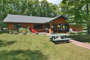 Outdoor dining - Namakagon Landing (Cable)