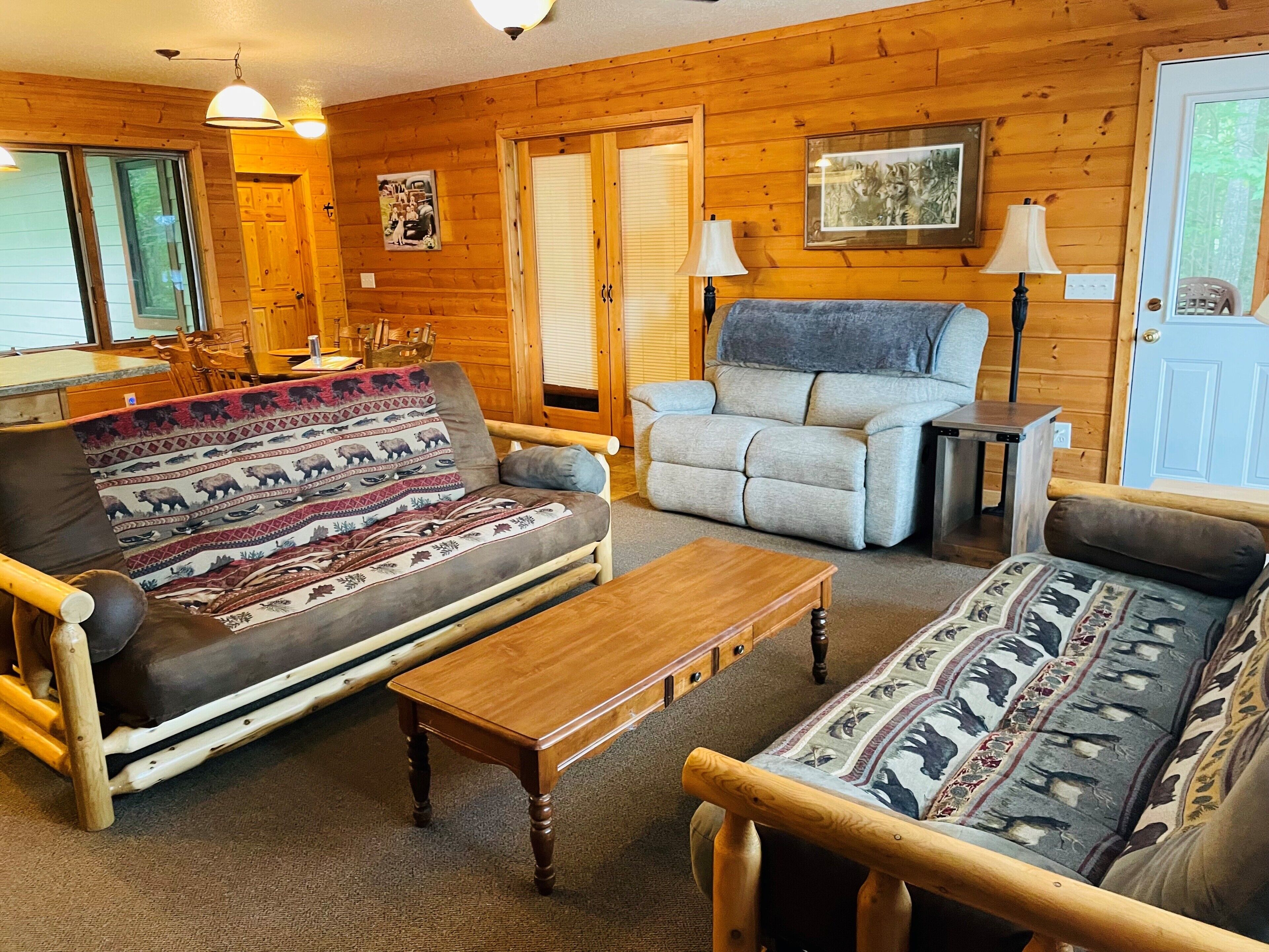 独立别墅, 多张床, 露台 | 起居区 | 32-英寸电视 （配备有线频道）、壁炉