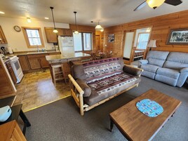 Televisión 32 pulgadas con canales de televisión por cable, chimenea