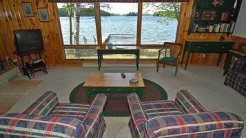 Room, Multiple Beds, Fireplace, Beach View | Living room | 32-inch TV with cable channels