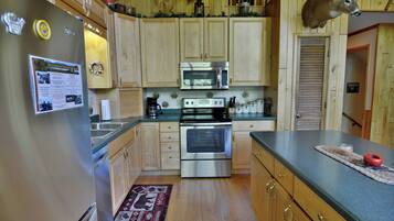 House, Multiple Beds, Patio | Private kitchen | Fridge, microwave, oven, stovetop