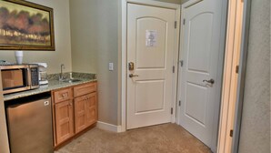 Room - Unit 431b 1bd/ 1BA Efficiency Suite (Birchwood)