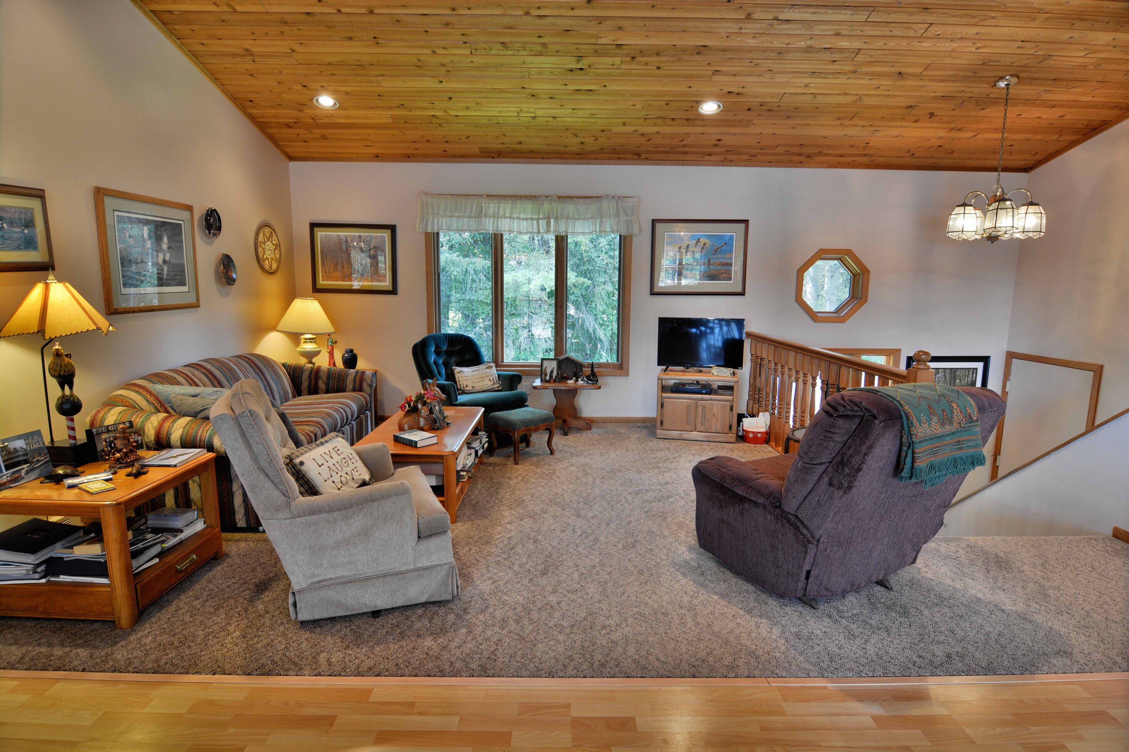 Casa, varias camas, chimenea | Sala de estar | Televisión y chimenea 