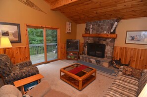 Hus - flere senge - terrasse | Stue | Tv, pejs