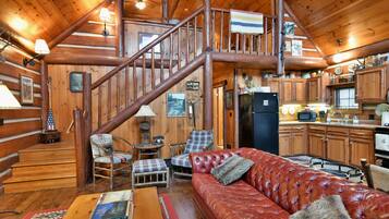 Rumah, Beberapa Tempat Tidur, jet tub | Ruang keluarga | TV dan perapian