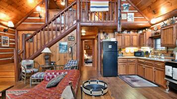 Lemari es, microwave, kompor, dan mesin pembuat kopi/teh