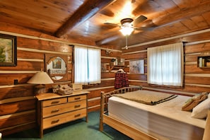 House, Multiple Beds, Jetted Tub