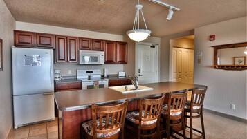 Kondominium, Beberapa Tempat Tidur, balkon, pemandangan lapangan golf | Dapur pribadi | Lemari es, microwave, kompor, dan mesin pencuci piring