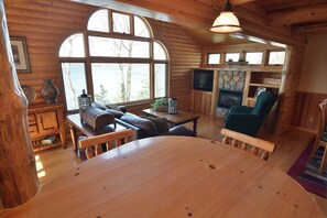 Room, Multiple Beds, Patio | Living area