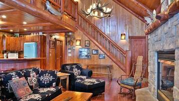 Rumah, Beberapa Tempat Tidur, jet tub | Ruang keluarga | TV dan perapian