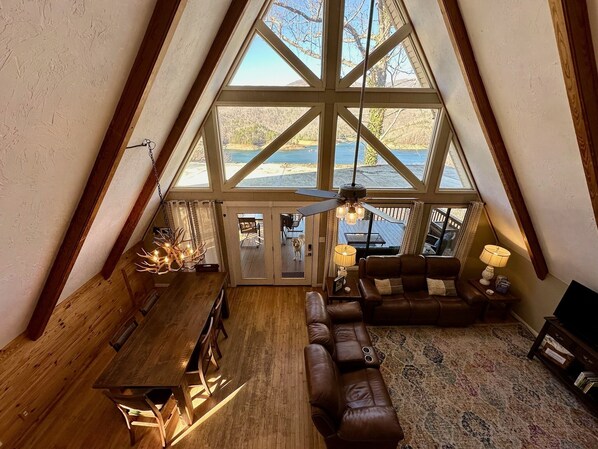 Smart TV, fireplace, DVD player, books - Secluded Cabin Overlooking Fontana Lake & Smoky Mtns NP (Robbinsville)