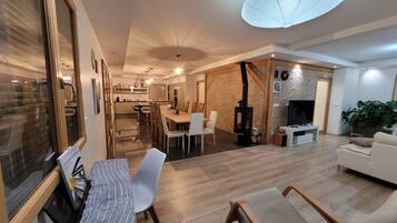 Smart TV, fireplace, offices