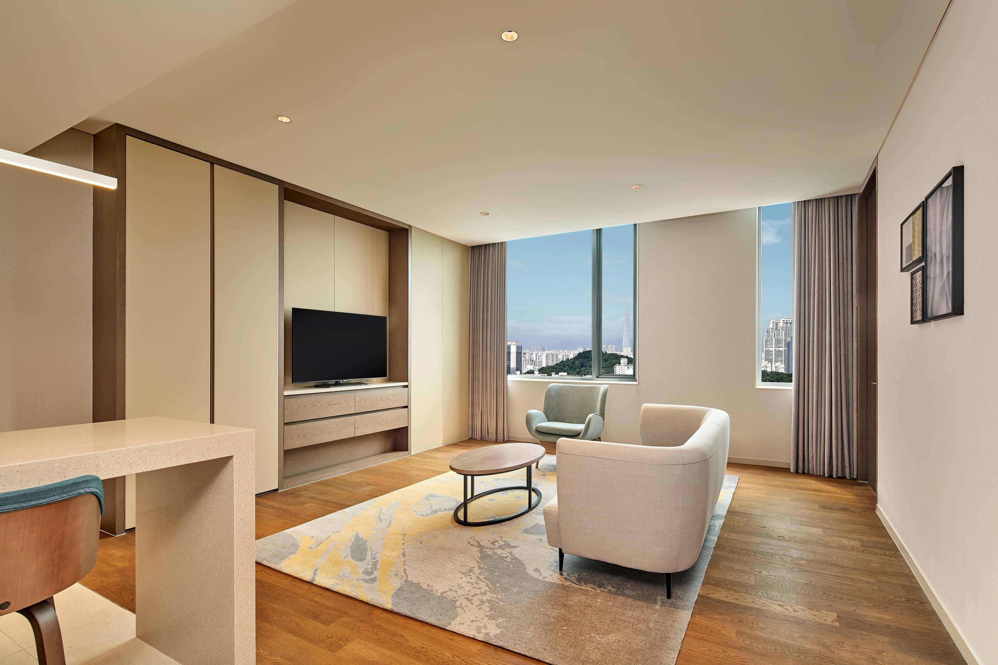 premium suite, 1 king bed | in-room safe, blackout curtains, iron/ironing board