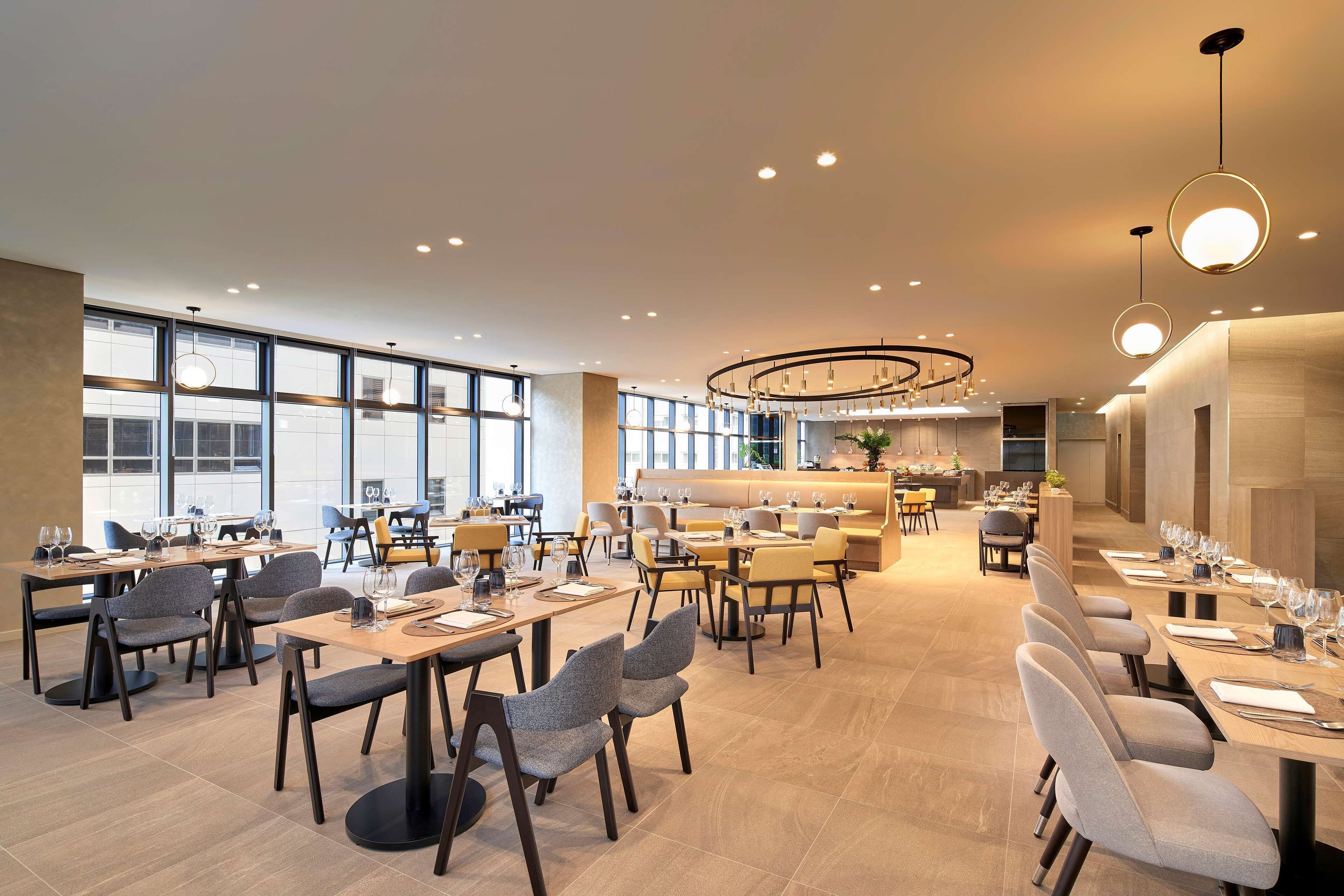 아침 식사, 점심 식사, 저녁 식사 제공, 현지 및 세계 요리