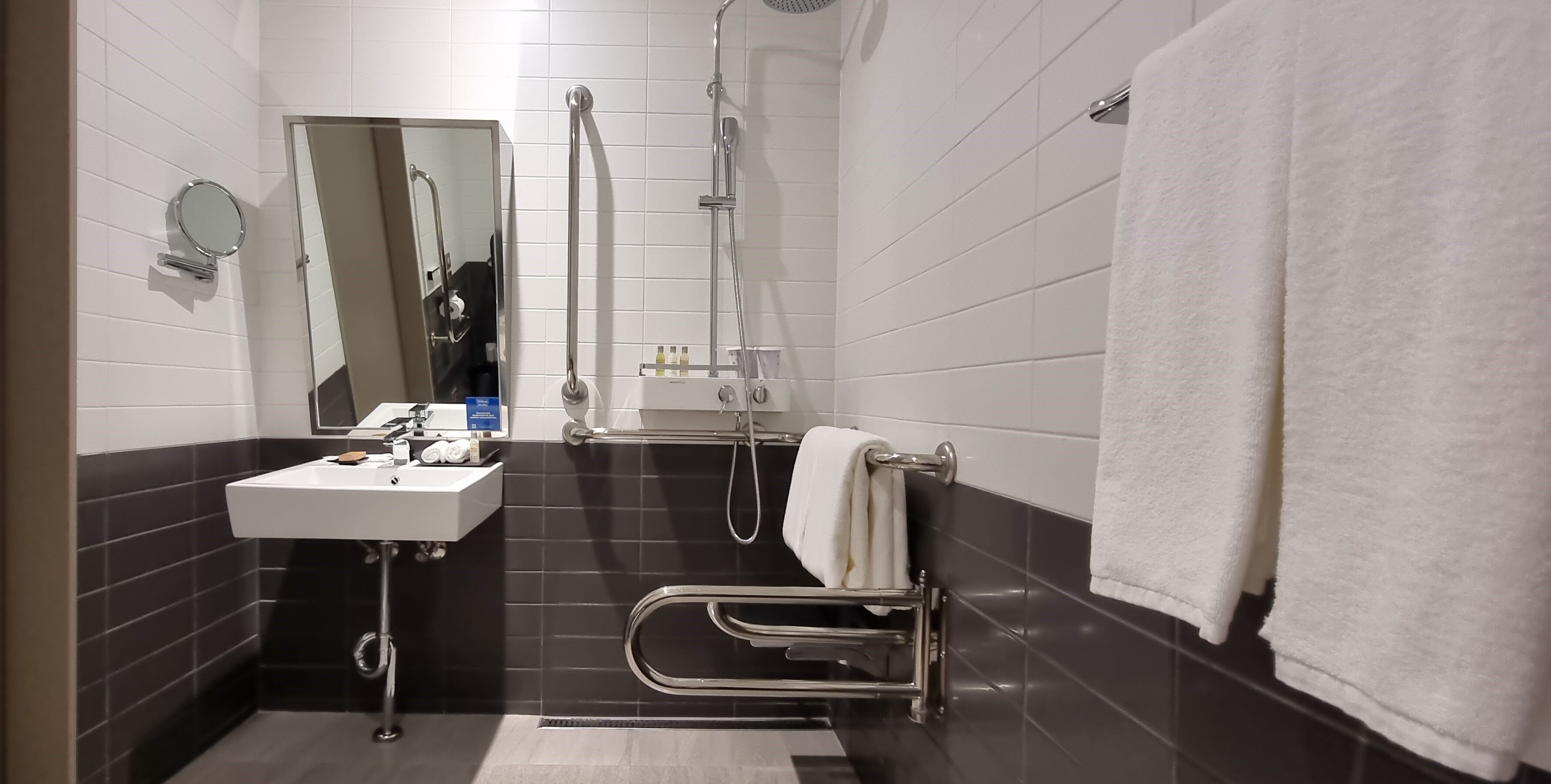 room, 1 double bed, accessible | bathroom | hair dryer, bathrobes, slippers, bidet