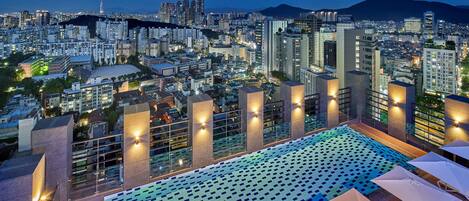 Outdoor pool, pool loungers, lifeguards on site