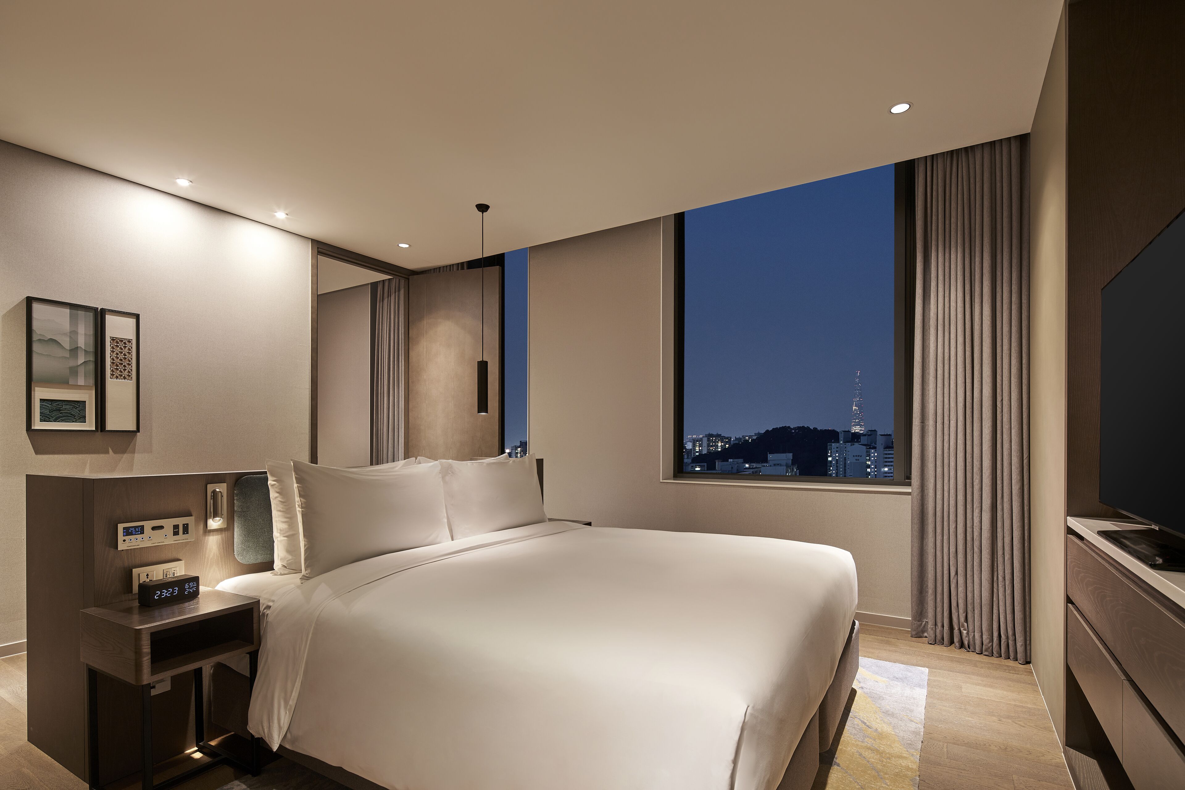 premium suite, 1 king bed | in-room safe, blackout curtains, iron/ironing board