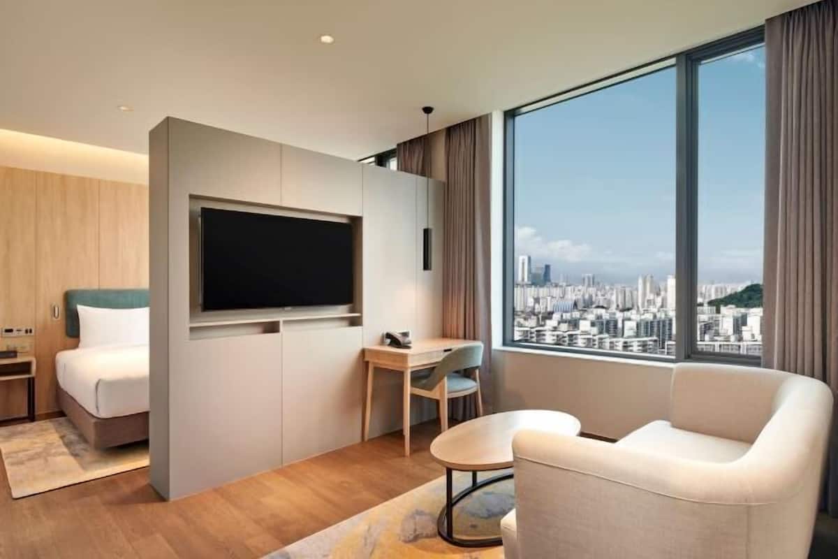 Living area | 50-inch flat-screen TV with digital channels, TV