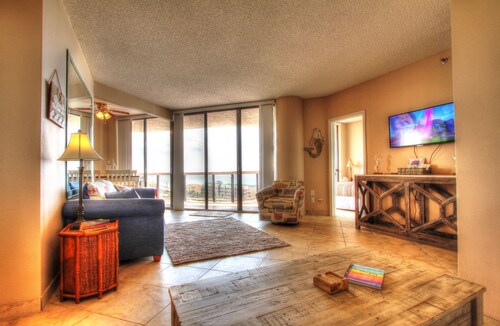 Beach Front Condo with ocean and pool view!!!
