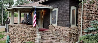 Charming, historic, Creekside Cabin nestled at the base of Pikes Peak in Cascade
