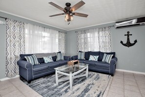 Smart TV - Yellowtail Escape! 3/2 single family w. 60ft dock (Marathon)