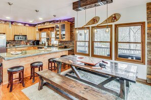 Réfrigérateur, micro-ondes, plaque de cuisson, lave-vaisselle