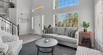 Gorgeous SURPRISE GEM 2 Miles to Baseball Stadium