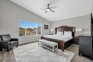 4 bedrooms, iron/ironing board, WiFi, bed sheets