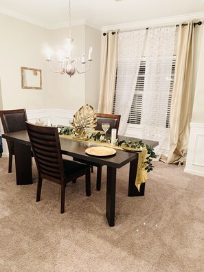 Dining - Beautiful 5 Bedroom house near  Downtown Atlanta (Atlanta)