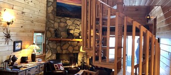 Spectacular Mtn Views-Artfully Decorated. Inviting, Warm & Rustic.