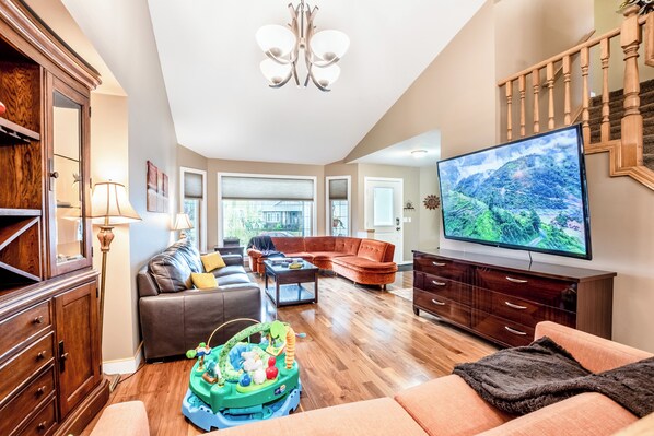 Smart-TV, Kamin, DVD-Player, Bücher