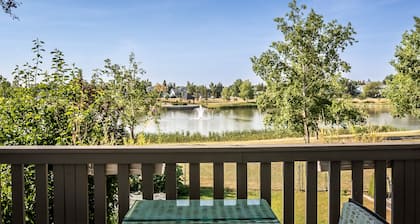 Family Home w/ Swim Spa and Lake Views in High River
