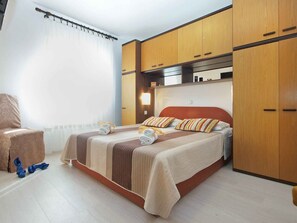 3 室のベッドルーム、アイロン / アイロン台、インターネット