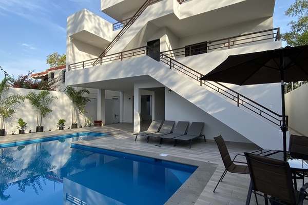 Piscina a l'aire lliure i piscina climatitzada