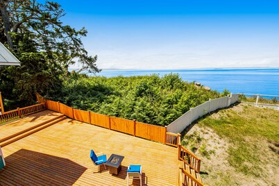 Oceanview Home with High-Speed WiFi, Washer/Dryer, & Gas Fireplaces